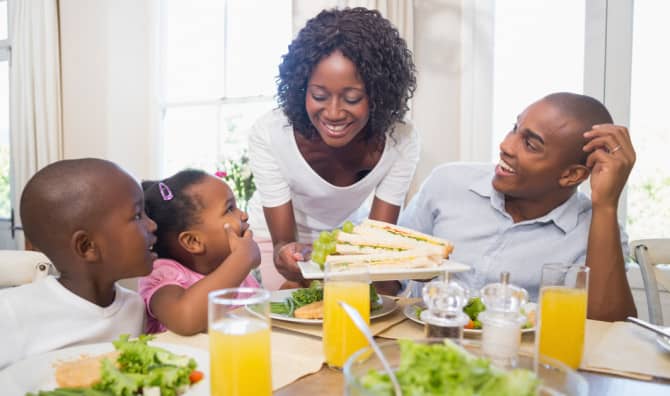 The Amazing Health Benefits of Eating Dinner Early
