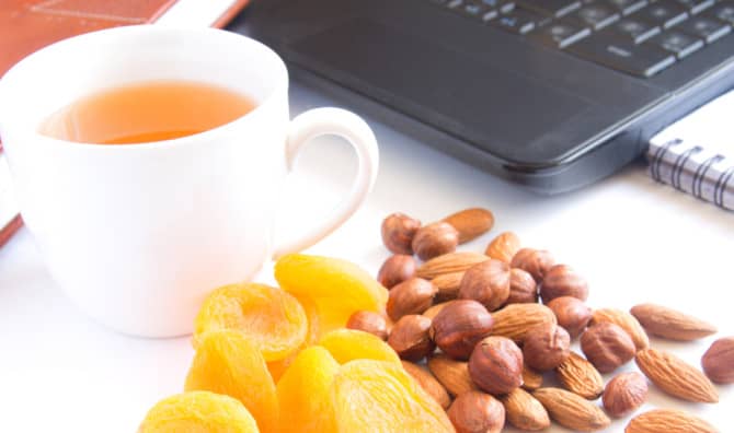 7 Wholesome and Delicious Snacks to Take to Work