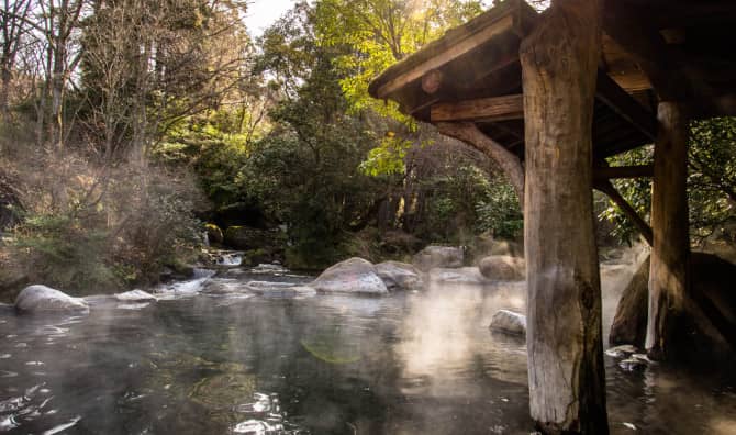 6 Natural Hot Springs Around the World