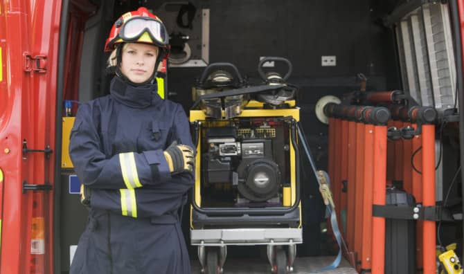 Off-duty Pregnant Firefighter Helps Trapped Woman While in Labor