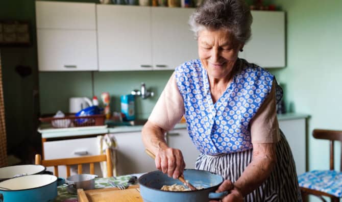 This New York City Restaurant Invites Grandmothers to Cook