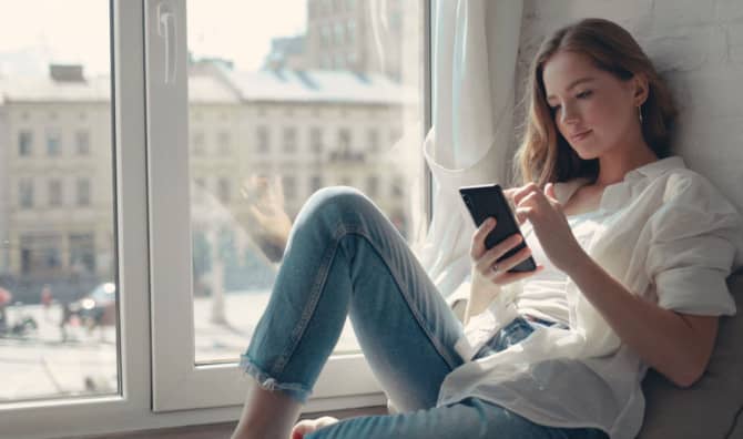 Young woman using a mental health app.