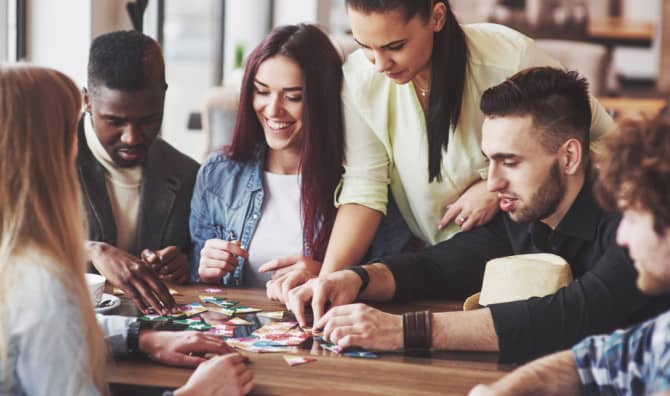 5 Indoor Games to Play with Family this Winter