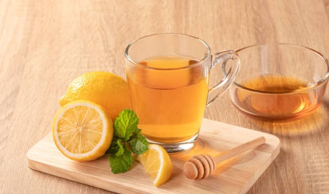 5 Benefits of DIY Lemon Balm Tea