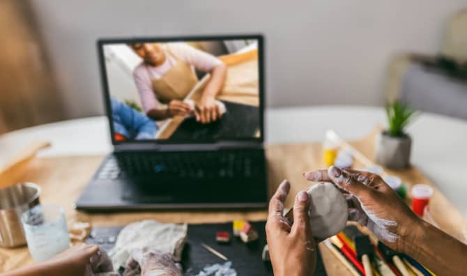 6 Reasons Artists Should Be on Social Media Videos