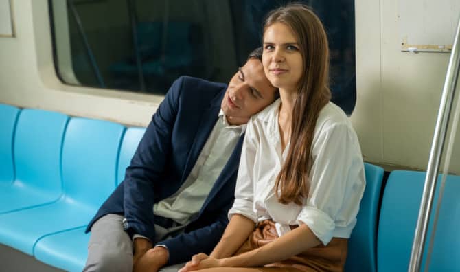 Would You Let a Stranger Sleep on Your Shoulder? [VIDEO]