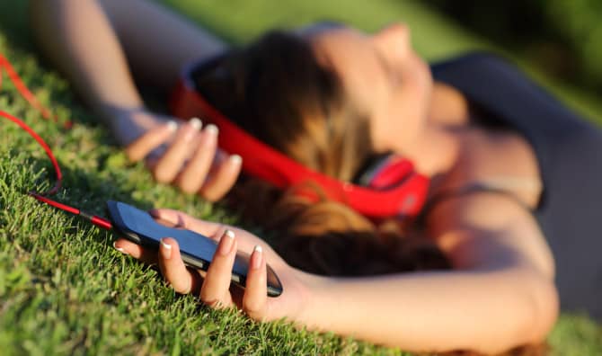 Using a sleep app in the park (Shutterstock)