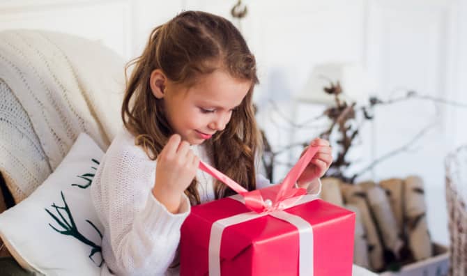 5 Videos That Carry the Spirit of Holiday Giving [LIST]
