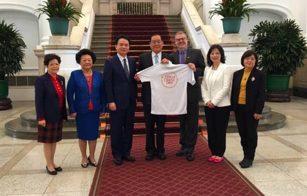 6 World Leaders Who Stepped Up for Good Deeds Day