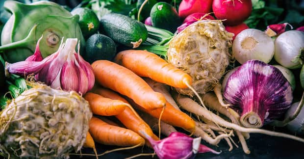 How to Make Healthy Eating Choices While Traveling