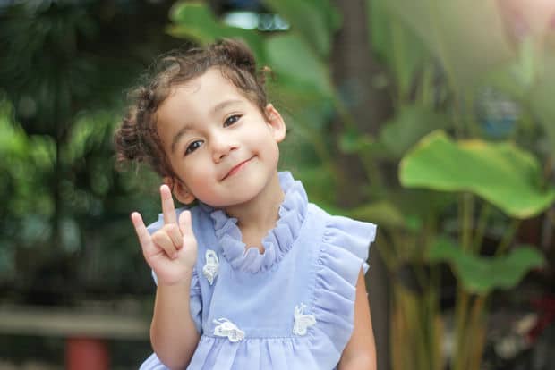 5th Graders Learned Sign Language to Talk With Deaf Student