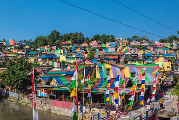 This Indonesian Slum Received a Colorful Makeover