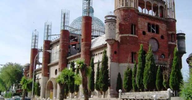 The Lone Man Who Built a Cathedral by Hand [VIDEO]