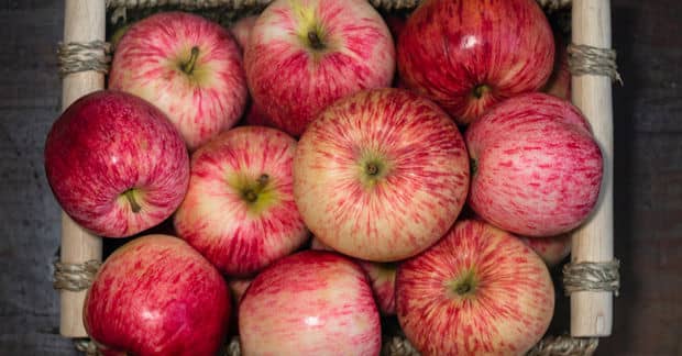 5 Reasons Why an Apple a Day Is Good for You [LIST]