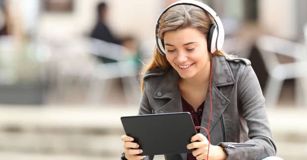 8 Addictive Podcasts That Will Give You a Happiness Boost