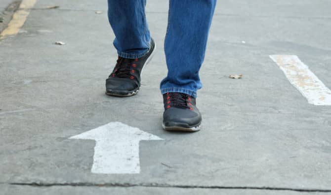 5 Amazing Benefits of Backward Walking