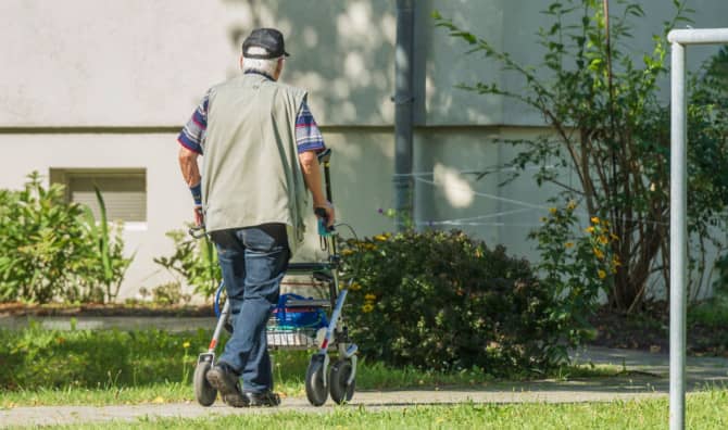 100-Year-Old UK Man is Walking to Help Others