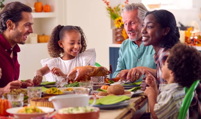 7 Ways You Can Help Others This Thanksgiving