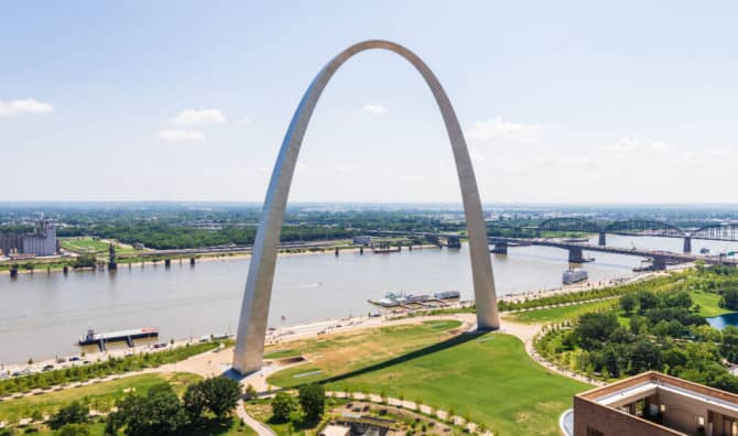 Lights Off at St Louis’s Gateway Arch to Help Migrating Birds