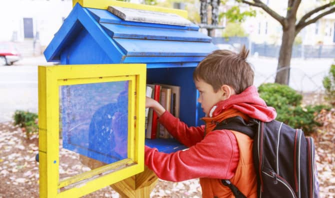 Australians are Embracing Little Street Libraries