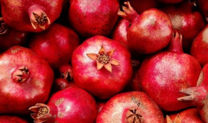 7 Powerful Pomegranate Benefits to Try