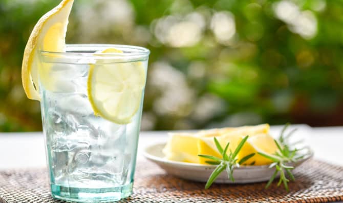 7 Health Benefits of Lemon Water