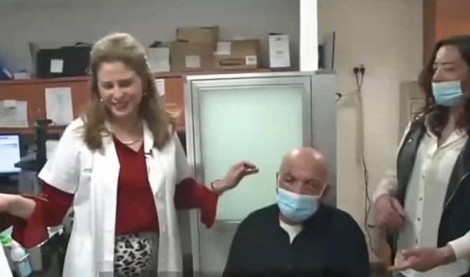 Man Regains Sight After Receiving First Artificial Cornea Transplant