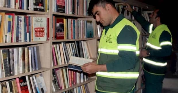 Turkish Garbage Collectors Open a Library from Books Rescued from the Trash