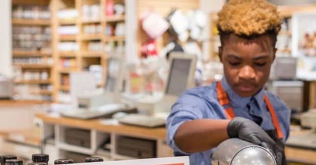 This 13-year Old Opened a Bakery to Give Cupcakes to the Homeless