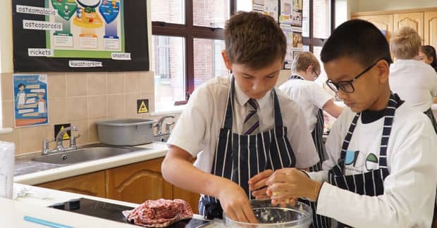 School in Spain Teaches Boys Home Ec to Promote Gender Equality