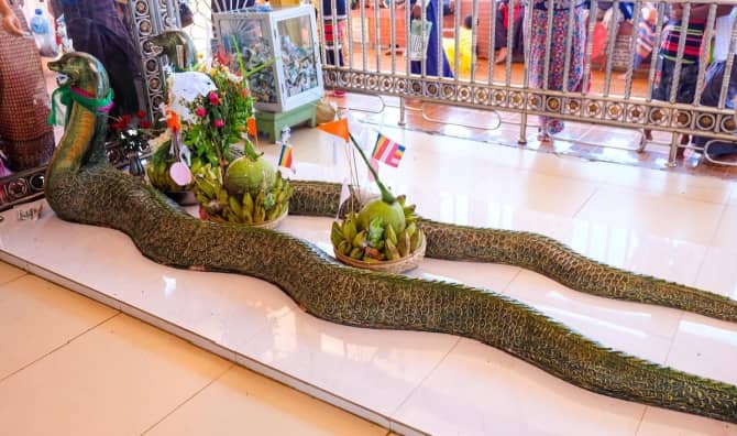 A sacred statue of two snakes.