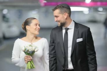 Israeli Couple Celebrates Wedding in Underground Shelter