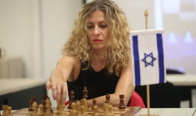 Hungarian women’s chess champion Tícia Gara playing chess.