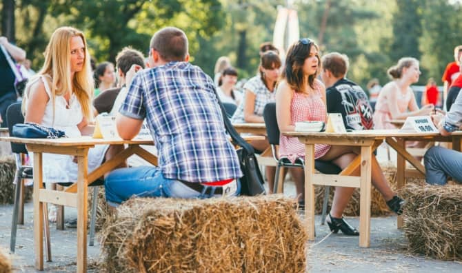Speed friending is based on speed dating.
