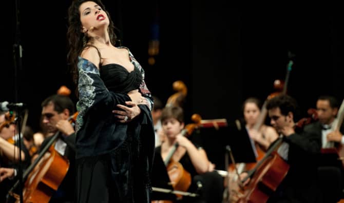Opera Star Gets Help Singing Duet From Audience Member