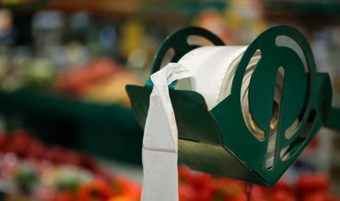 Indian Entrepreneur Creates Biodegradable Bags From Corn Waste